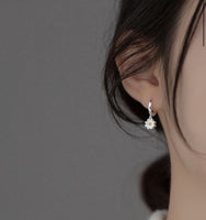 Daisy Flower Huggie earrings-SH061