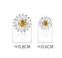 Daisy Flower Stud Earrings - SS076