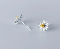 Daisy Flower Stud Earrings - SS076