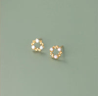 Small Wreath Stud Earrings - ECZ031